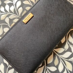 EUC KATE SPADE ZIPPED WALLET BLACK